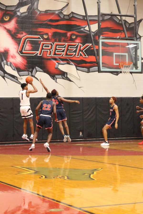 Crawford pulling up for a mid range jump shot against Cy Springs on the 17 of January 2020.