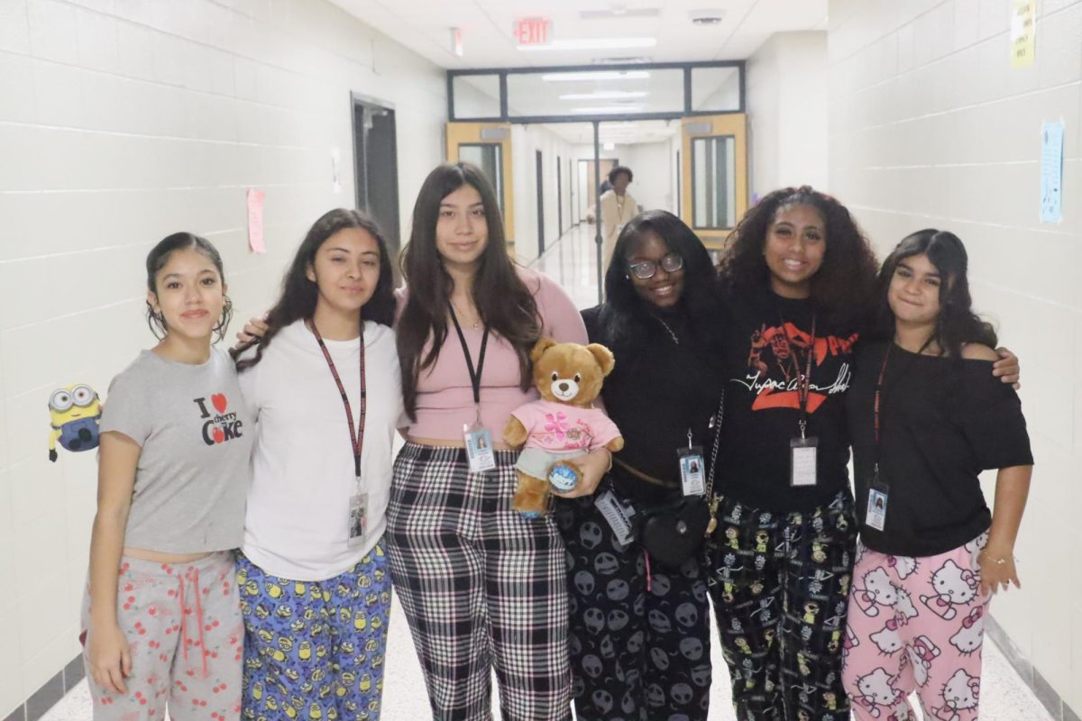 From left to right: Arisbel Torres, (not identified), Anniya Lindsay, Jaylah Thomas. Alexandra Sosa, Di'Avion Dixon